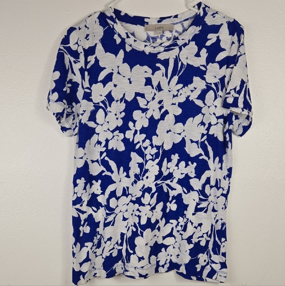 LOFT Blue and White Floral Short Sleeve Tee